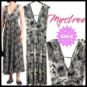 🌞Mystree Black White Deep V-Neck Cinched Waist Sleeveless Maxi Dress (L)